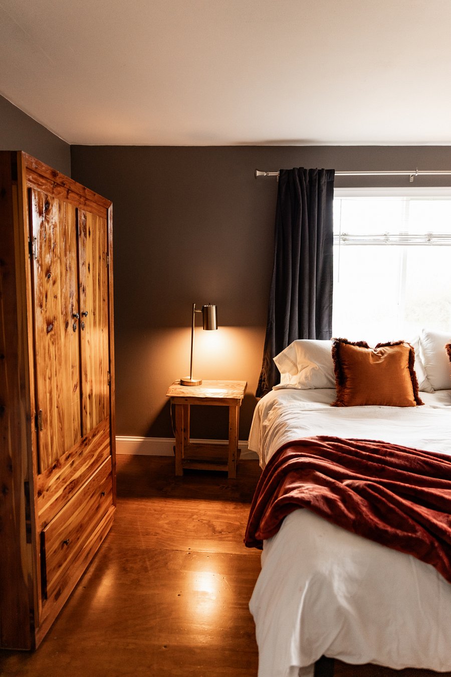 Bedroom 1, King bed