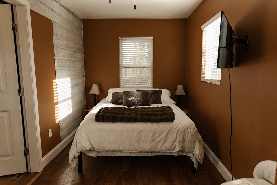 Bedroom 3, queen bed