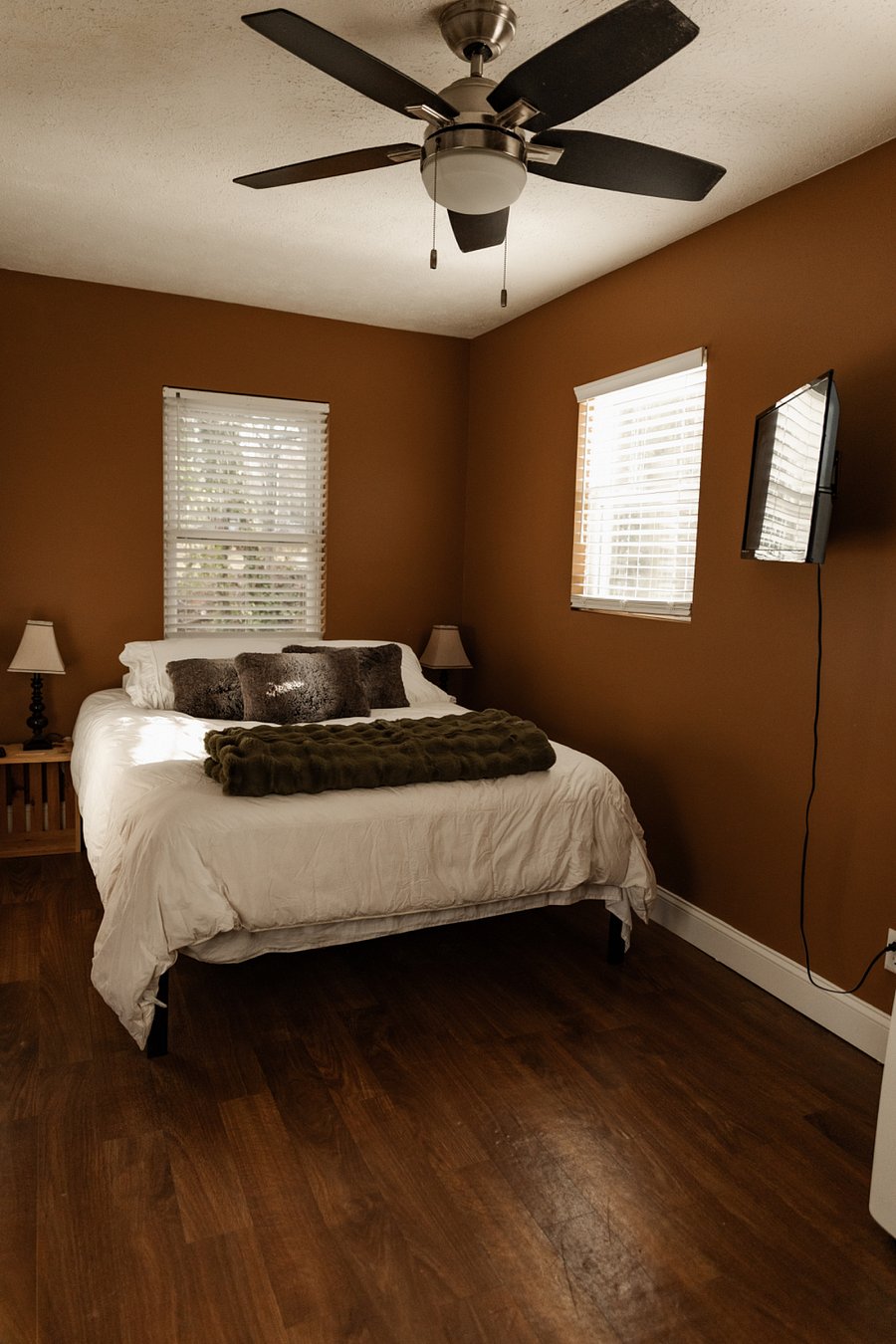 Bedroom 3, queen bed