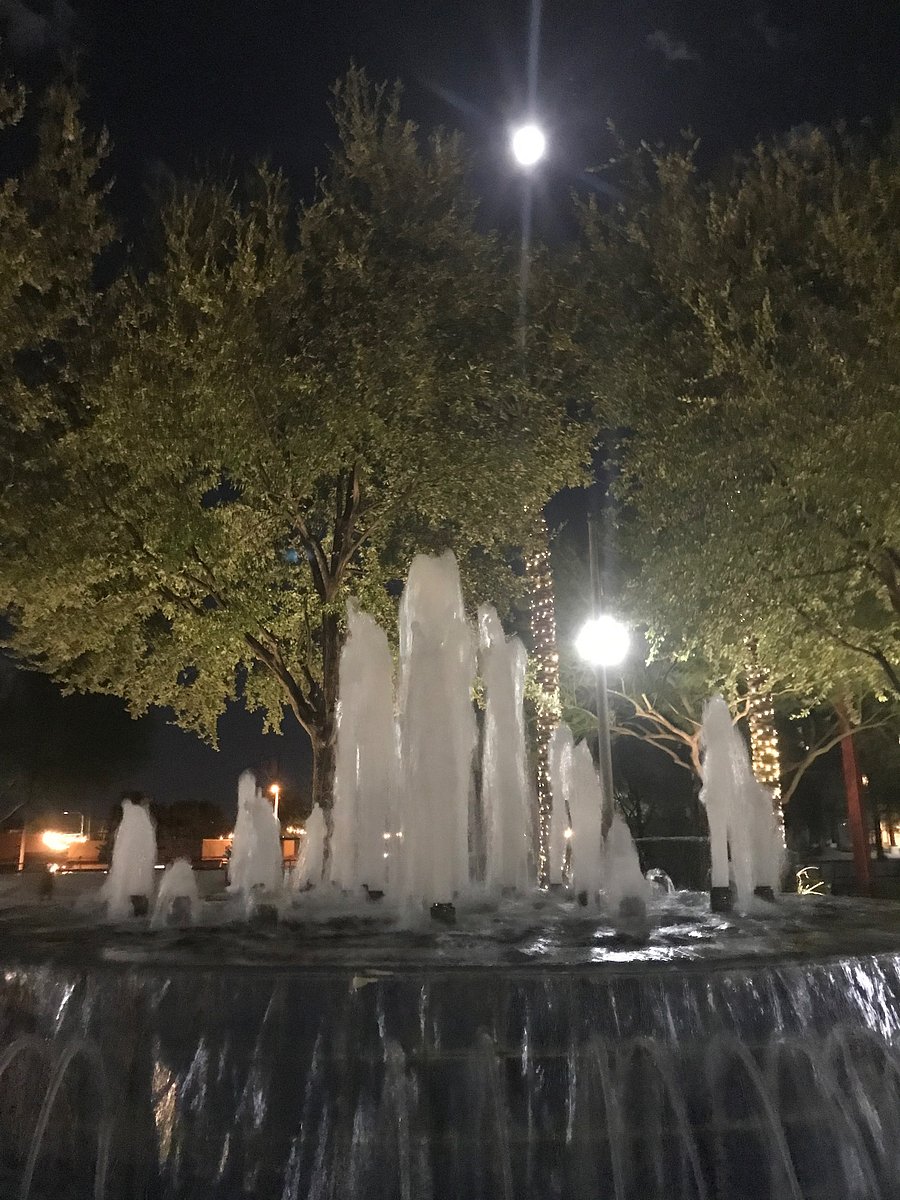 Scottsdale canal area with fountains.