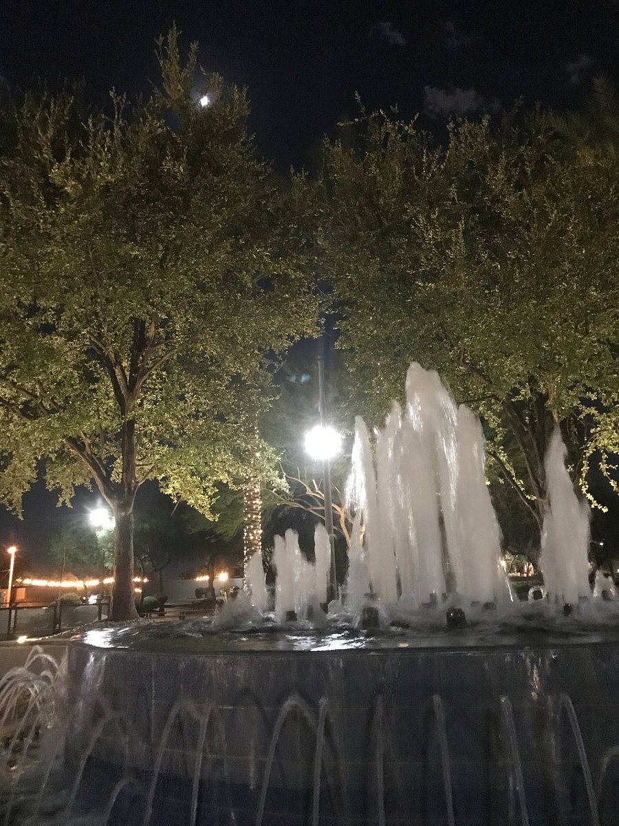 Scottsdale yard area with fountains.