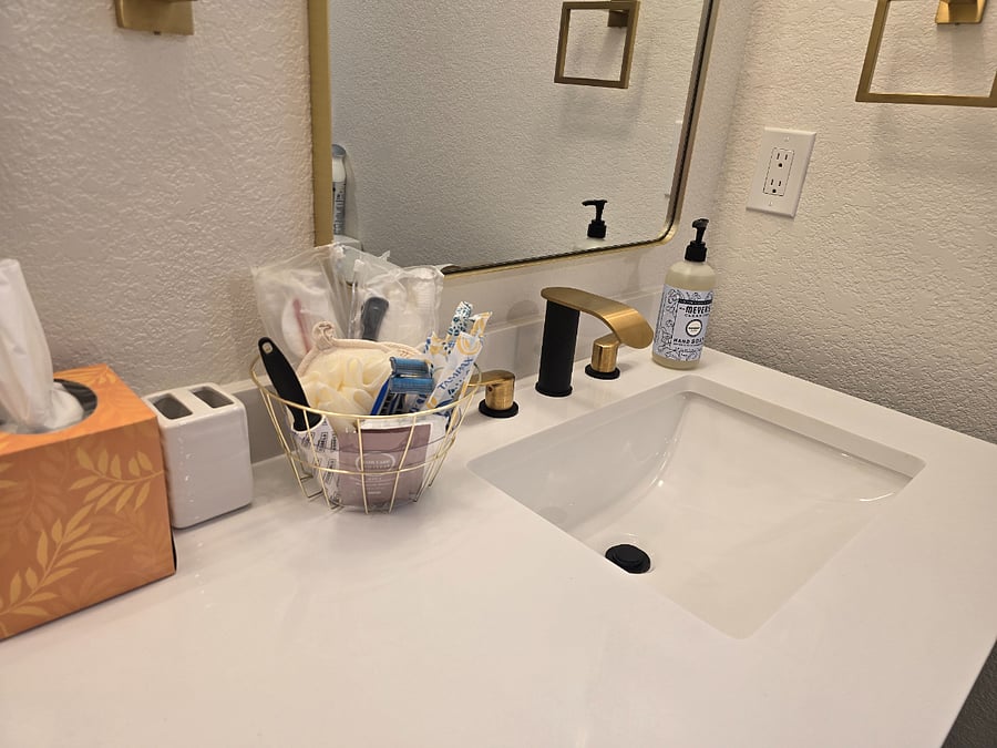 Primery bath with necessities