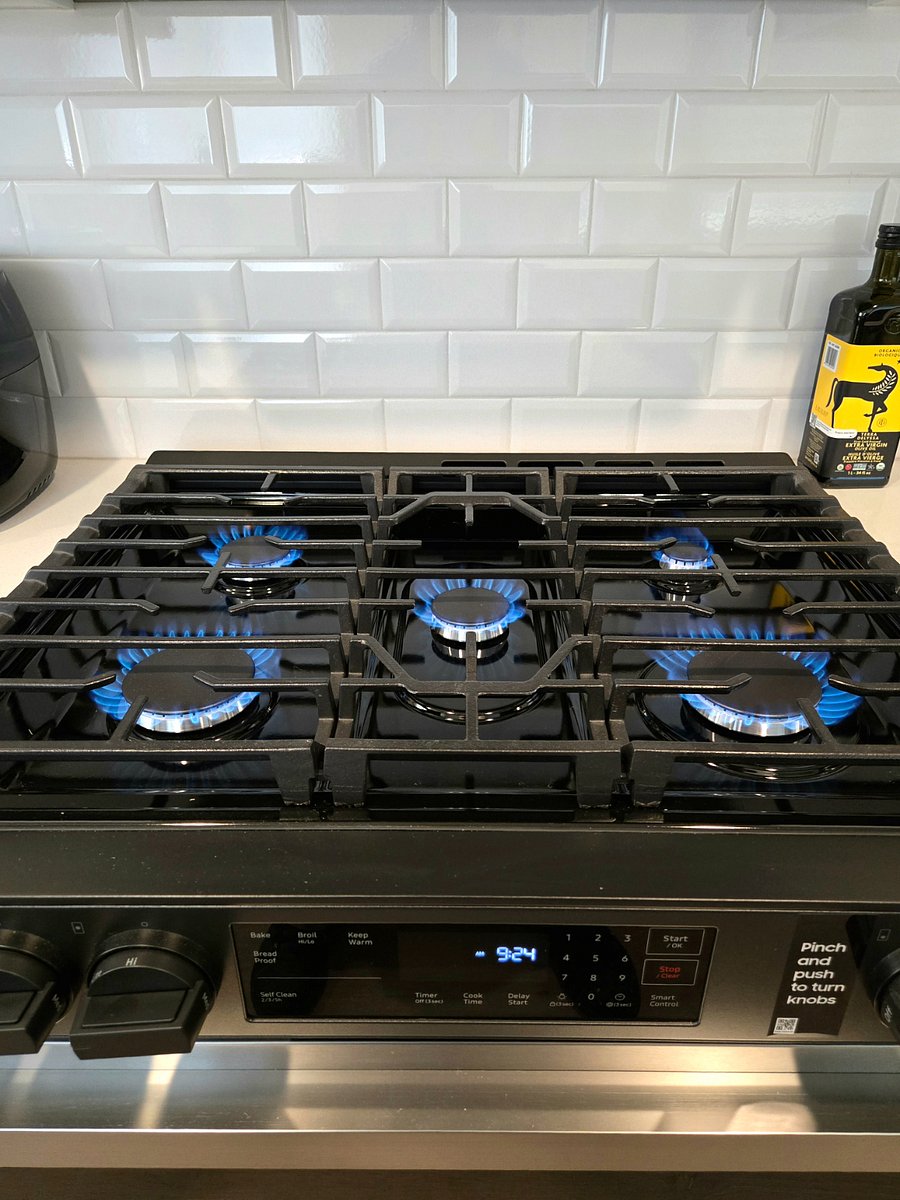 Gas stove