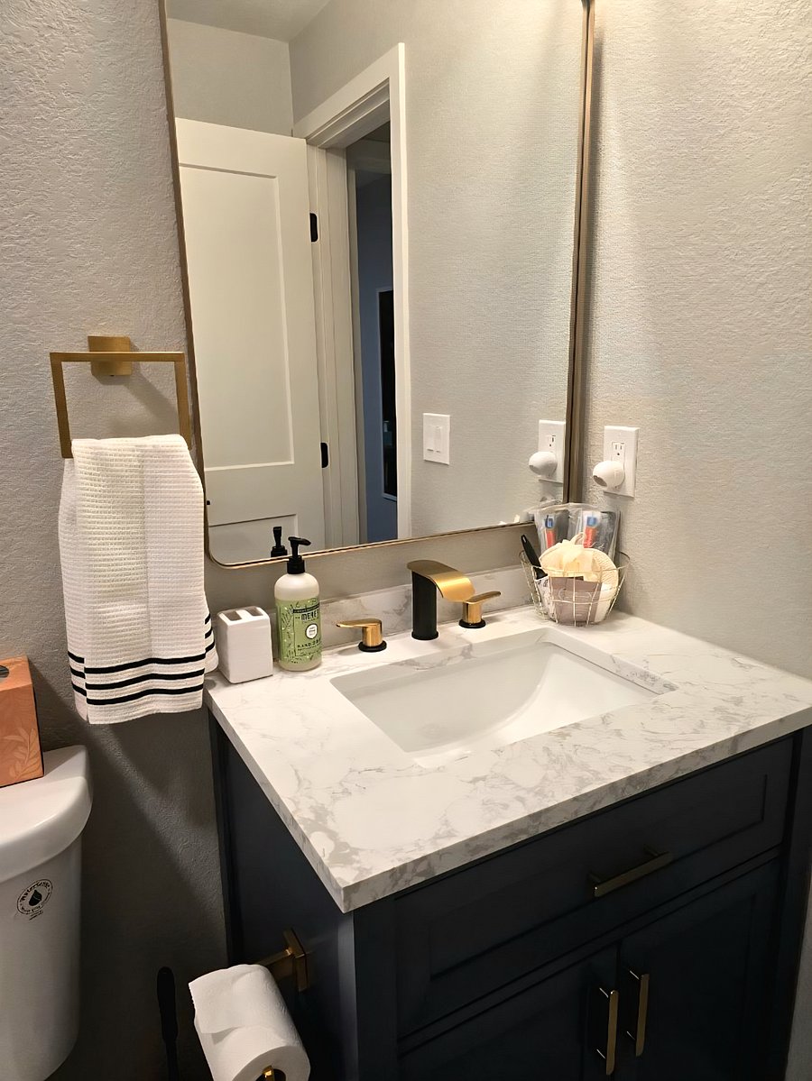 Main Hallway Bathroom