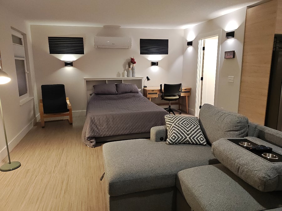 The couch also pops out into a queen size bed. Linens and blankets provided!