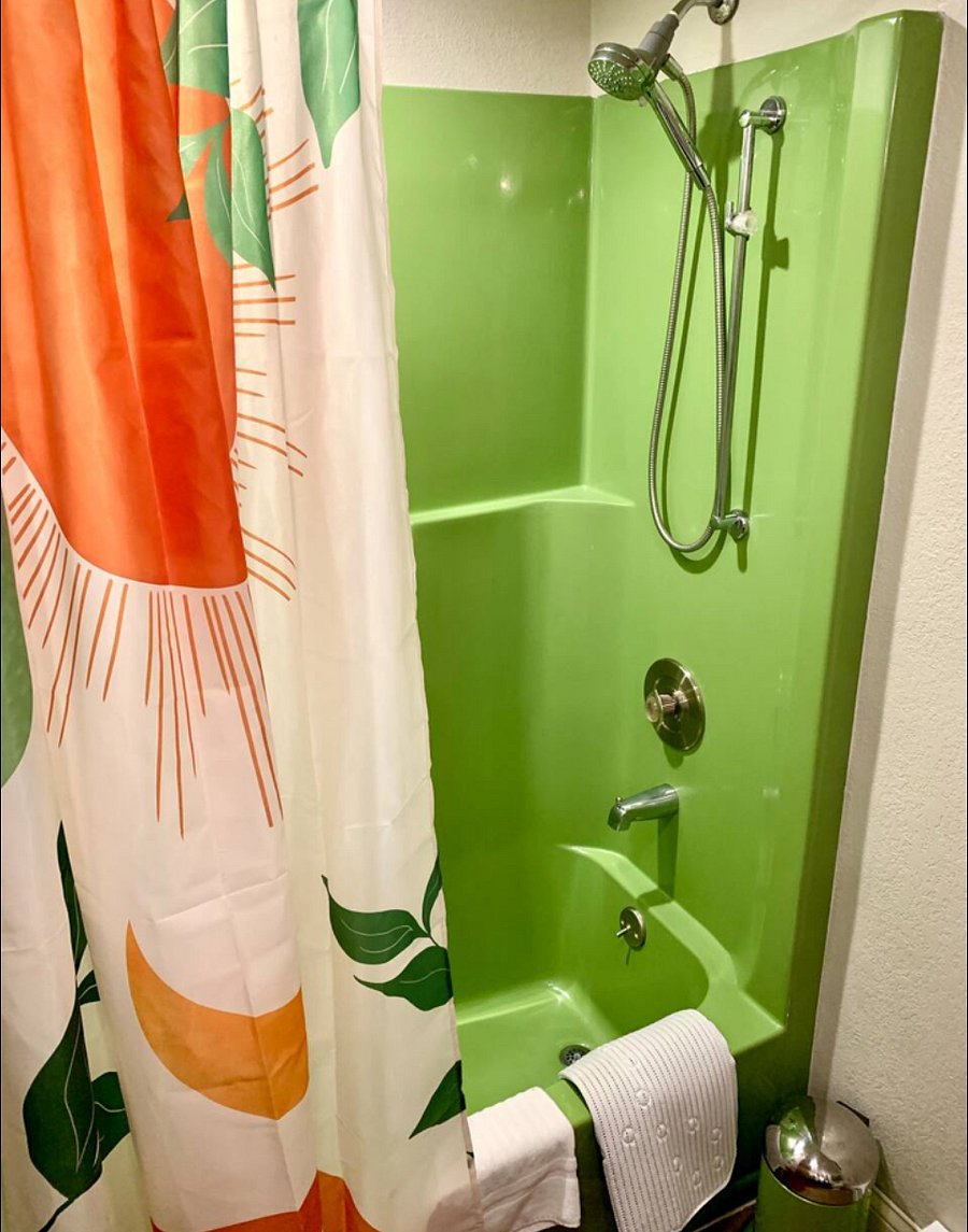 Full bath 1 upstairs