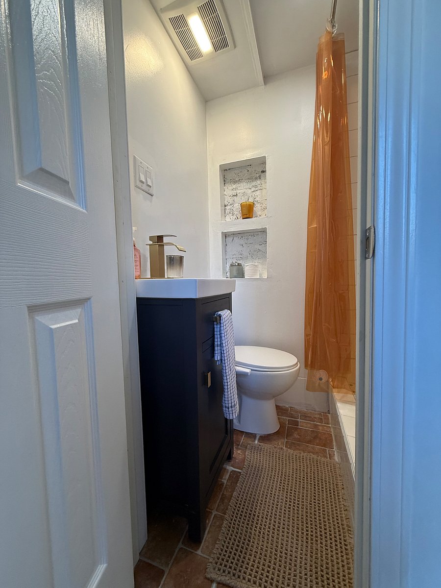 Main bathroom