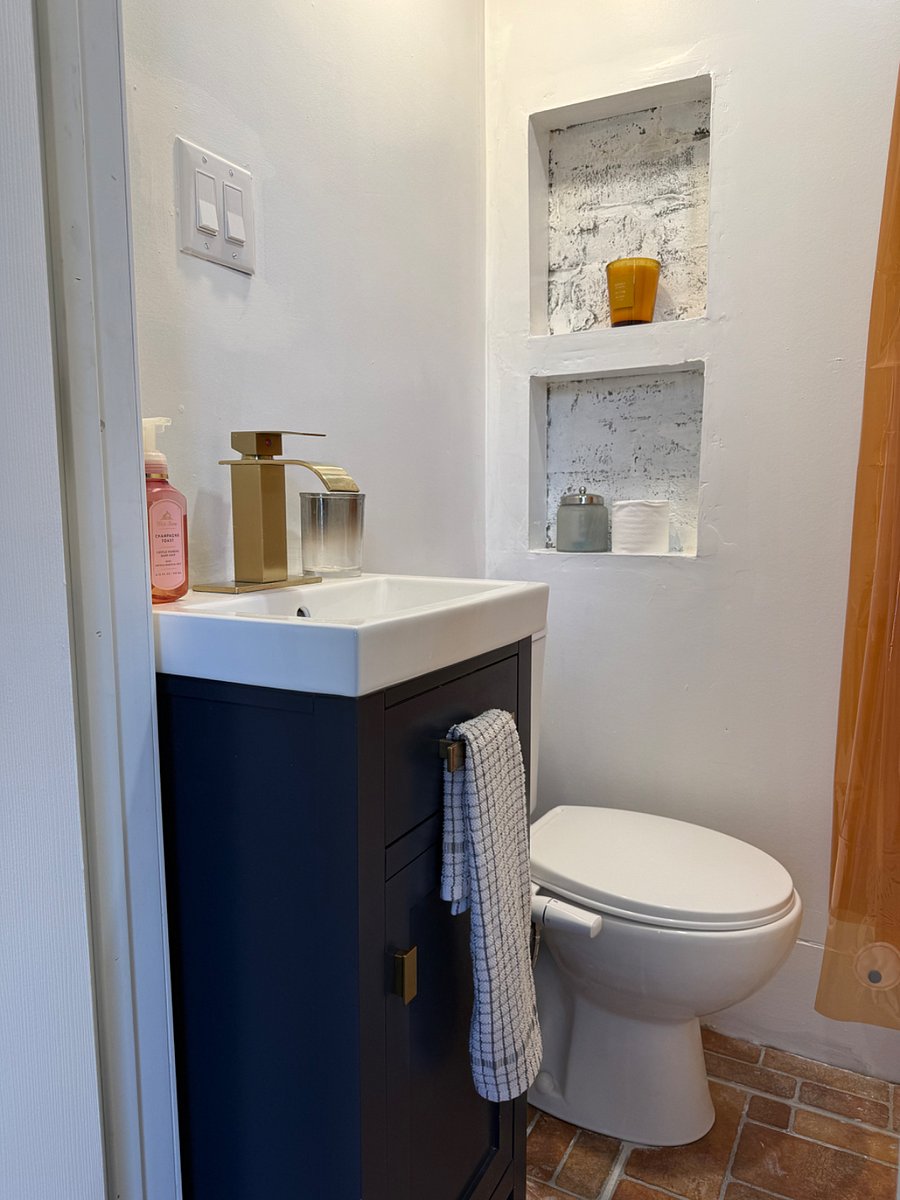 Main bathroom