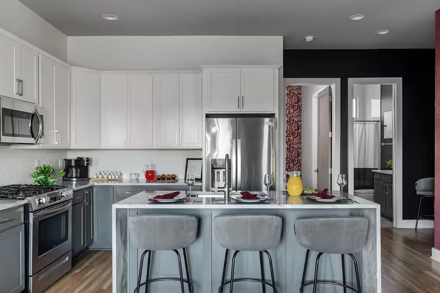 Fully stocked kitchen! 