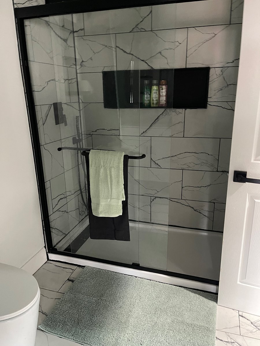 2nd Floor Master Bathroom 