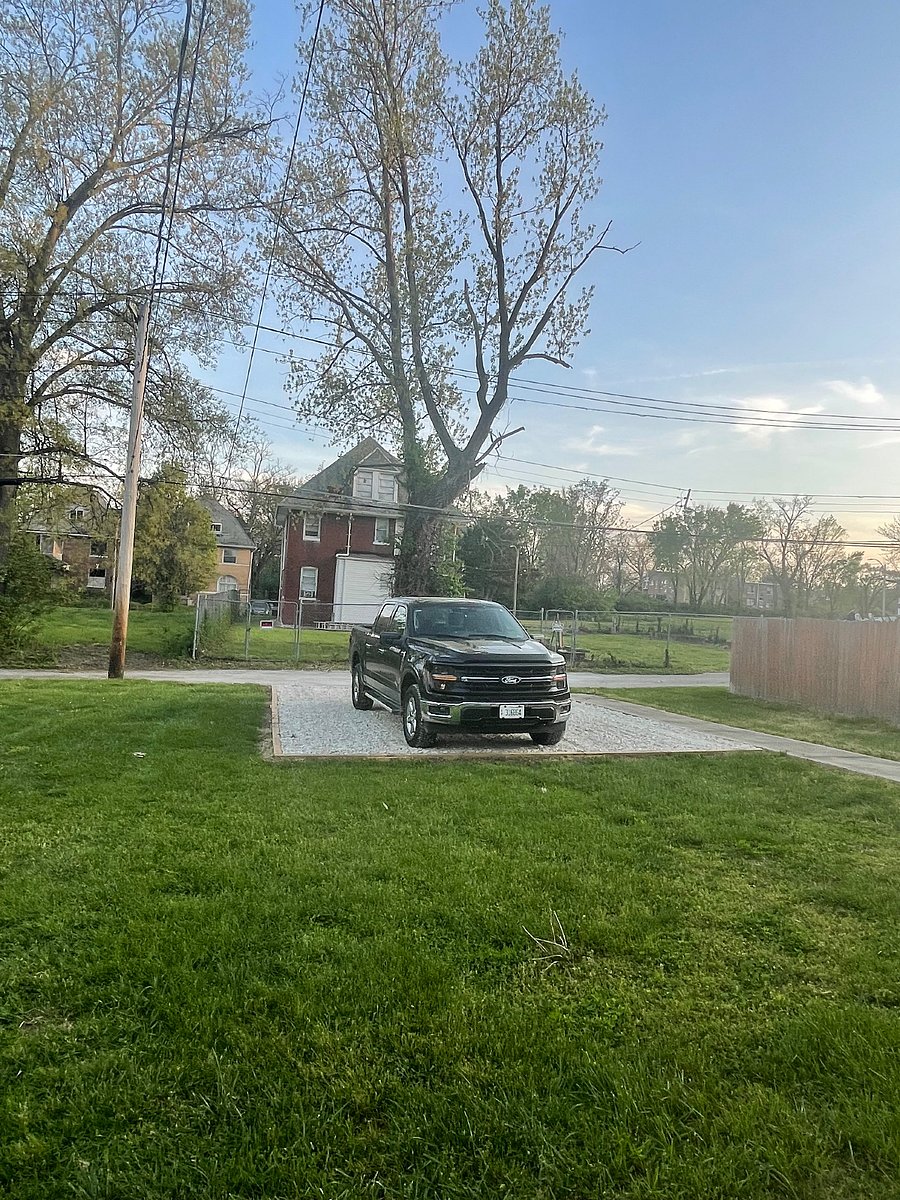 Rear parking. Theres street parking as well