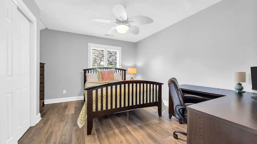 2nd Bedroom (Queen) on 2nd level of main living with workstation (extra monitor included)