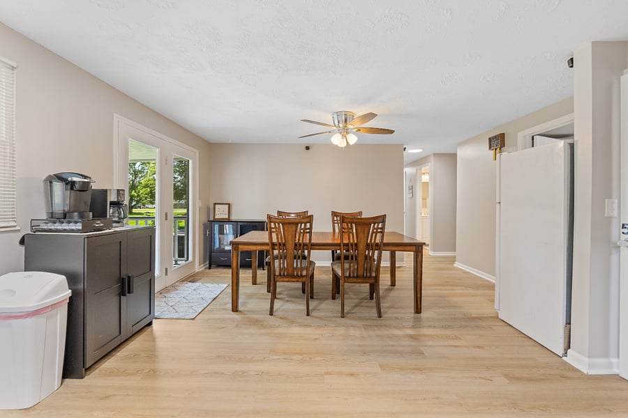 Kitchen Eating Area
