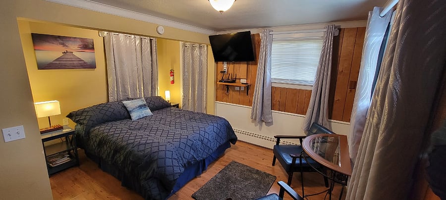 Bed - sitting area 2