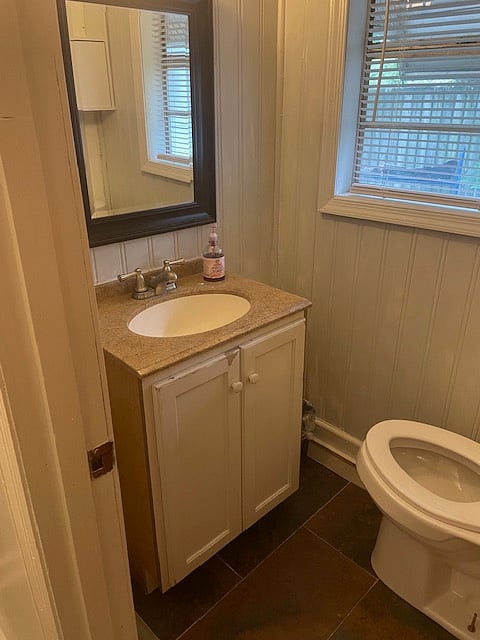 Master 1/2 bath