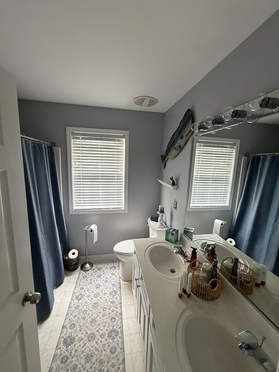 upstairs full bathroom