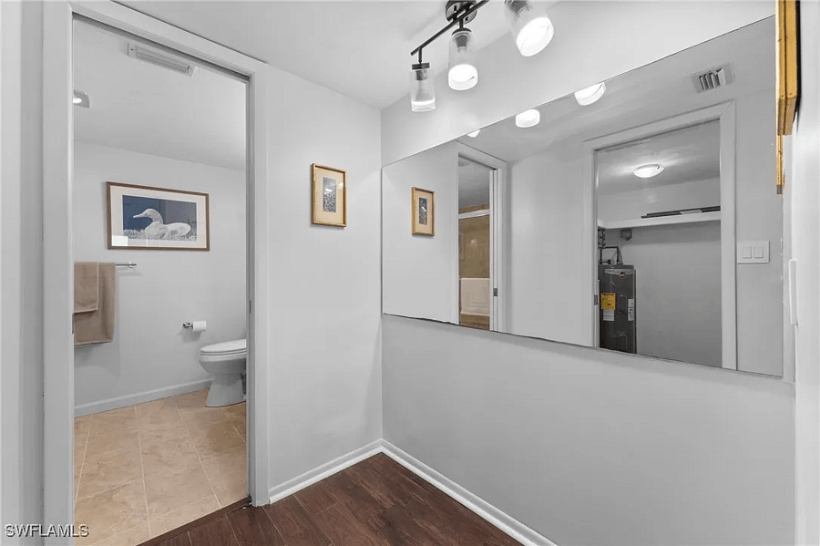 En suite Master Bathroom, walk-in closet