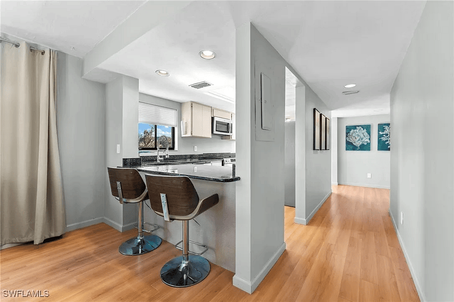 Bar/breakfast area