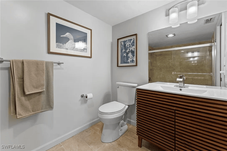 Master en suite bathroom