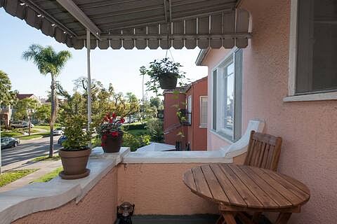 Balcony with Table & Chairs