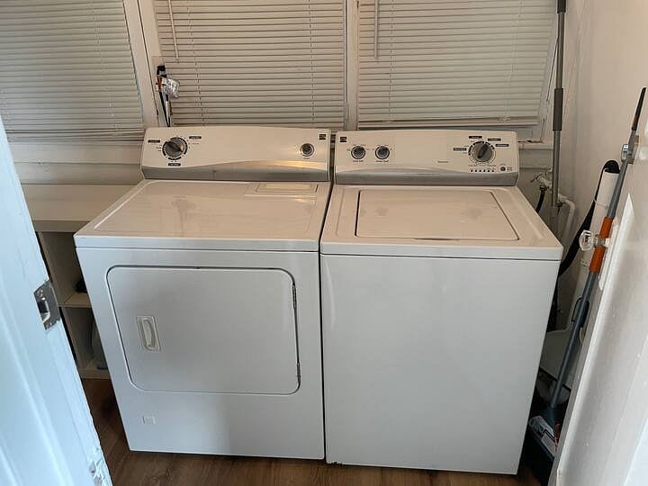 Laundry (Washer & Dryer)