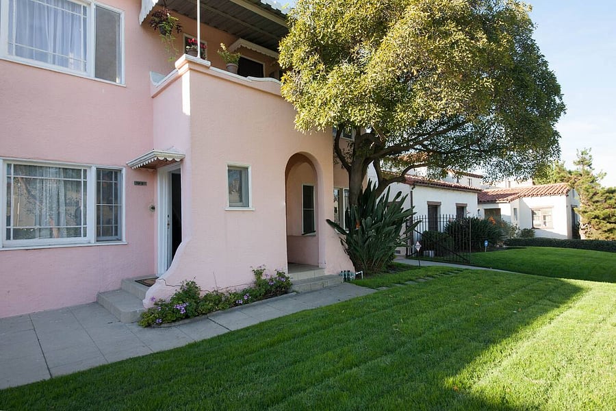 Exterior & Front Entry