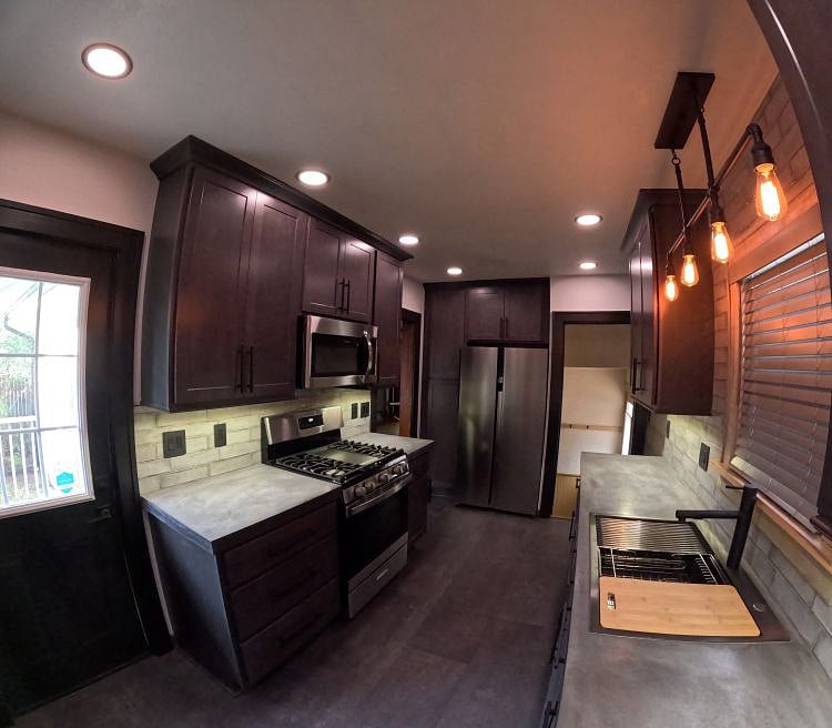 Fully equipped kitchen with all-new appliances