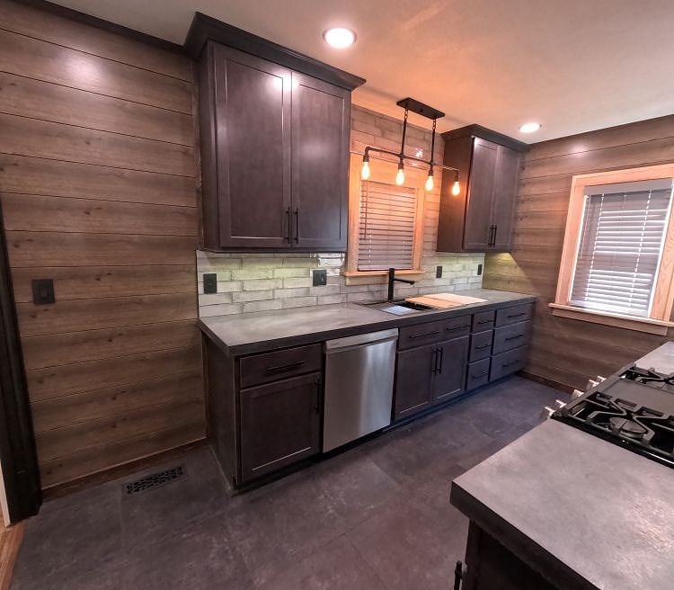 Fully equipped kitchen with all-new appliances