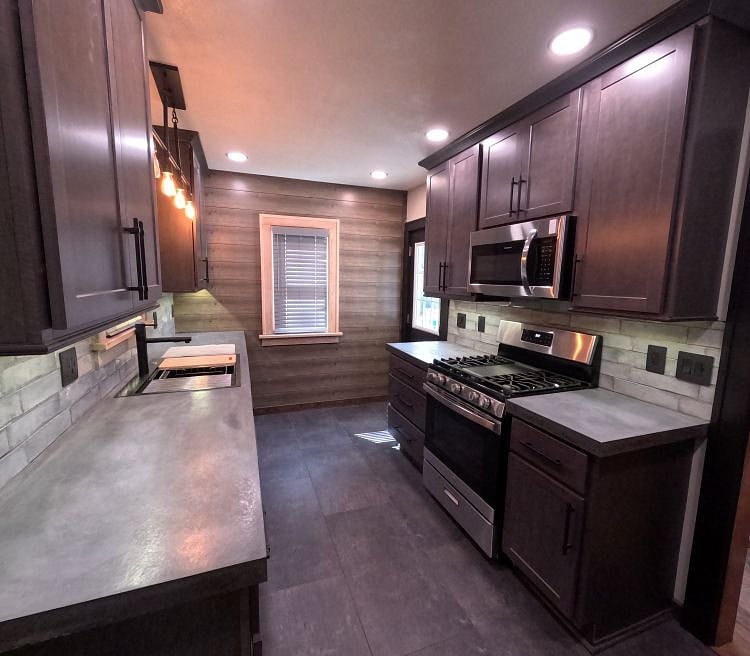 Fully equipped kitchen with all-new appliances