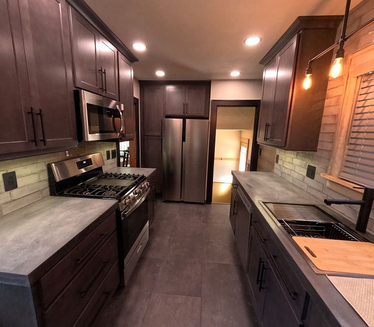 Fully equipped kitchen with all-new appliances