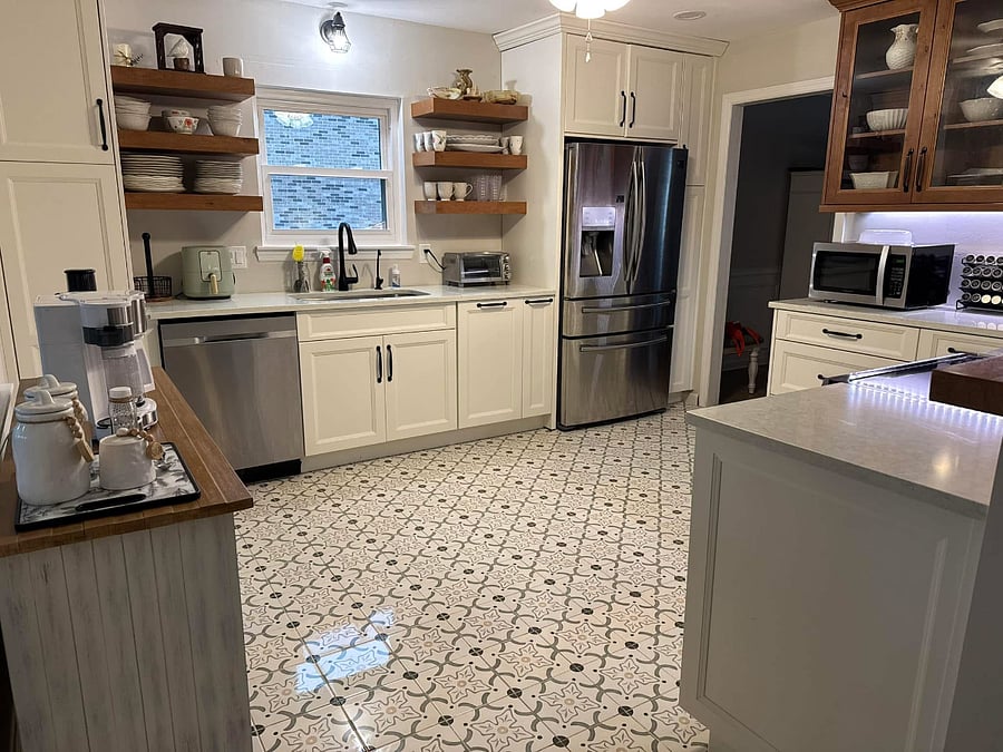 Kitchen. Whole house water filtration and softener system provides CLEAN water, and additional reverse osmosis water filtration at kitchen sink.