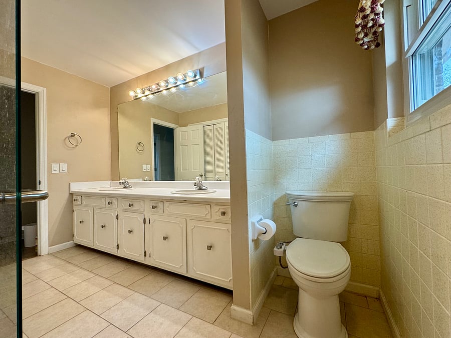 Hallway full bathroom with walk in shower.