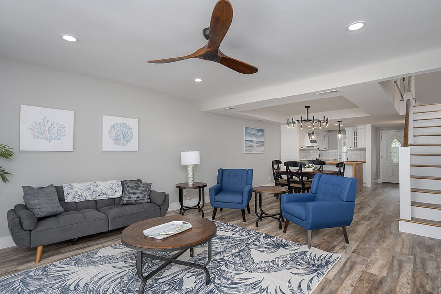 Living room / dinning into kitchen