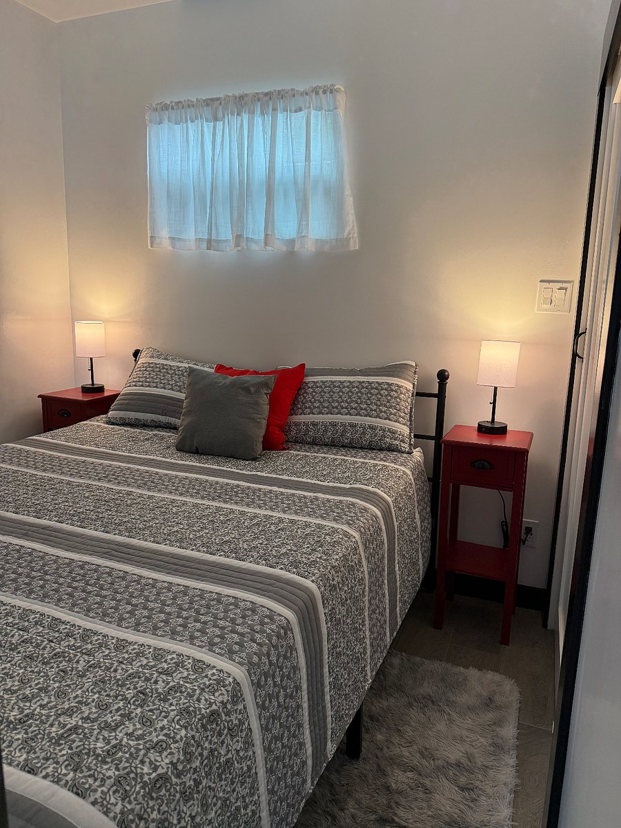 Queen sized bed. Everything is new!