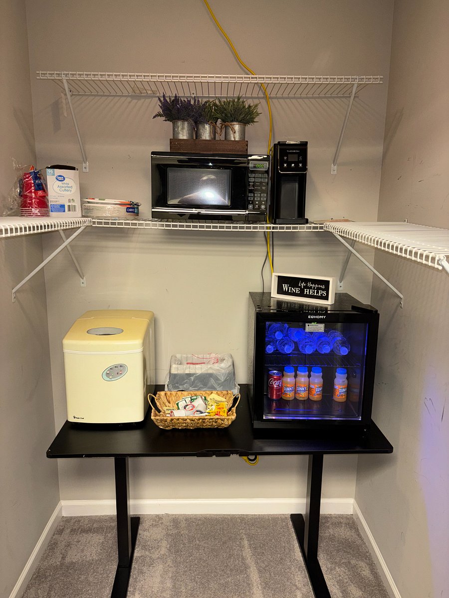 Kitchenette lower level 