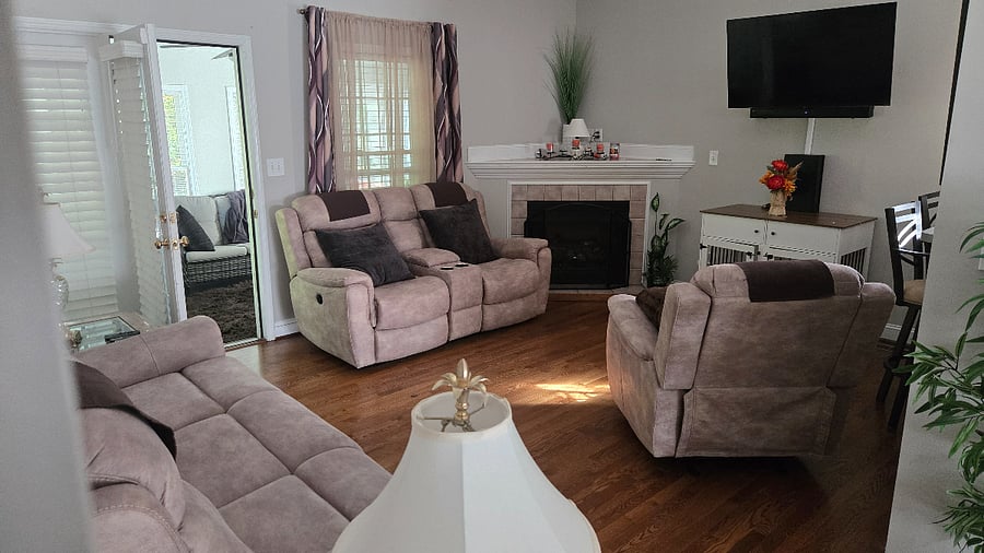 Livingroom upper level 