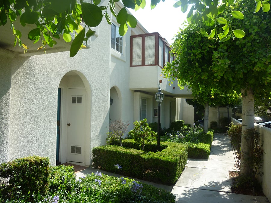 Front entry way to unit