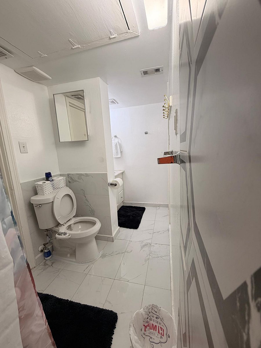 Apartment 2 Bathroom