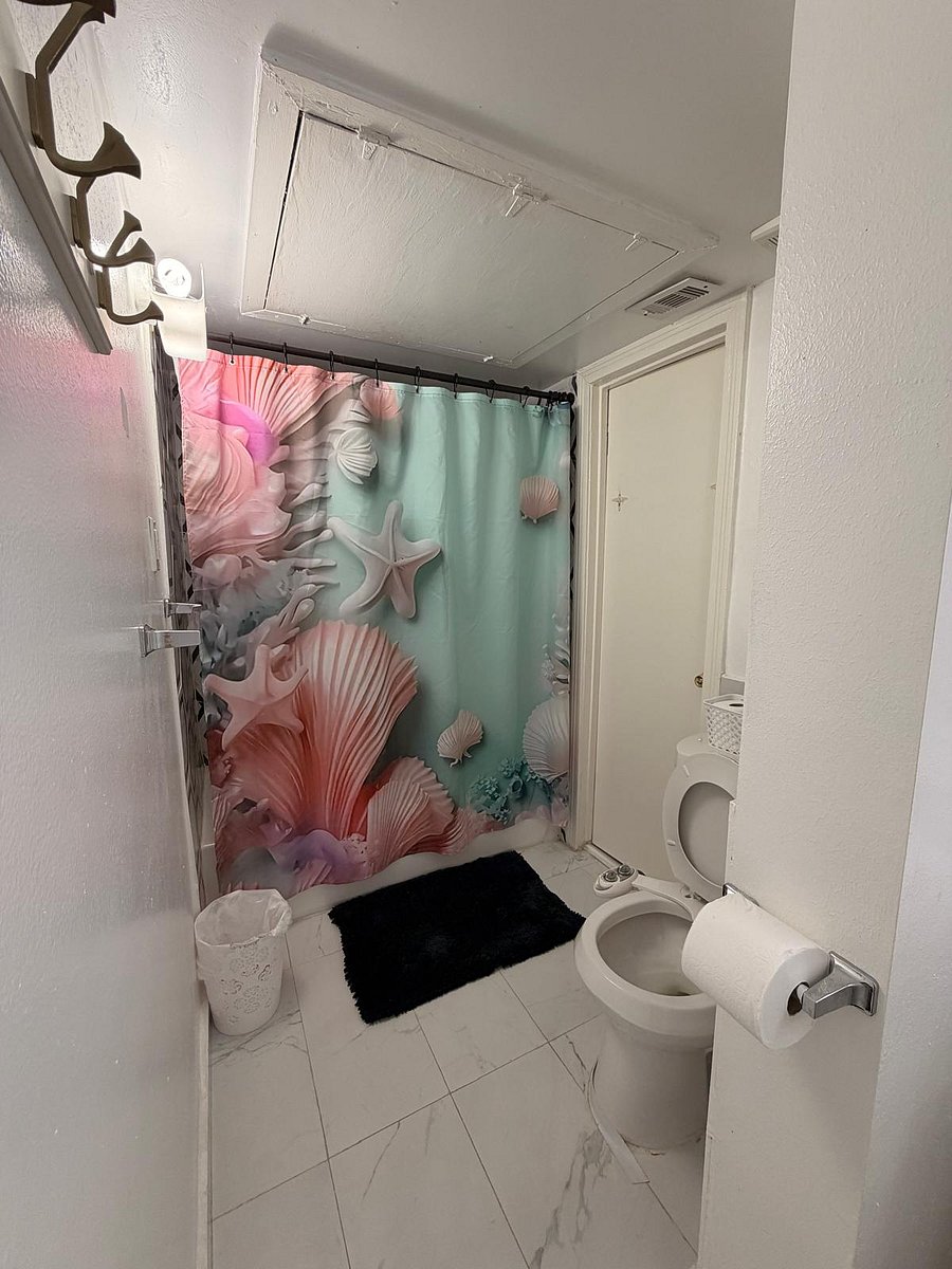 Apartment 2 Bathroom