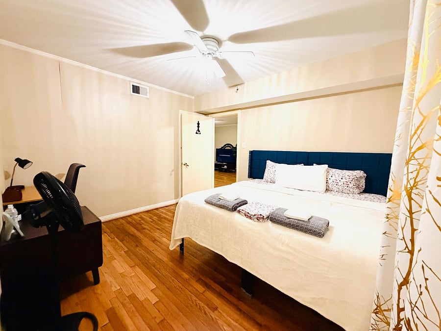 Apartment 2 Room 2 with walking closet