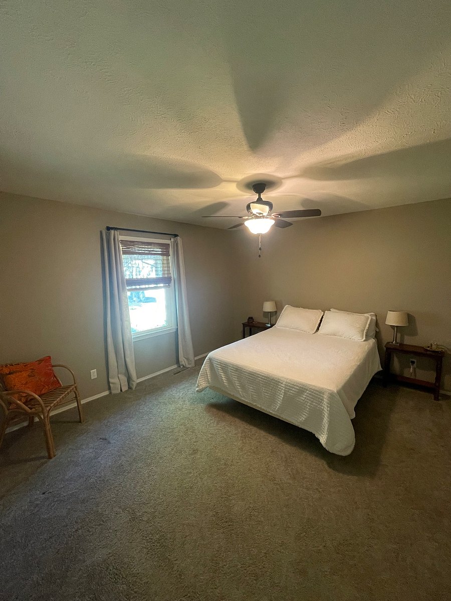 Guest bedroom 1