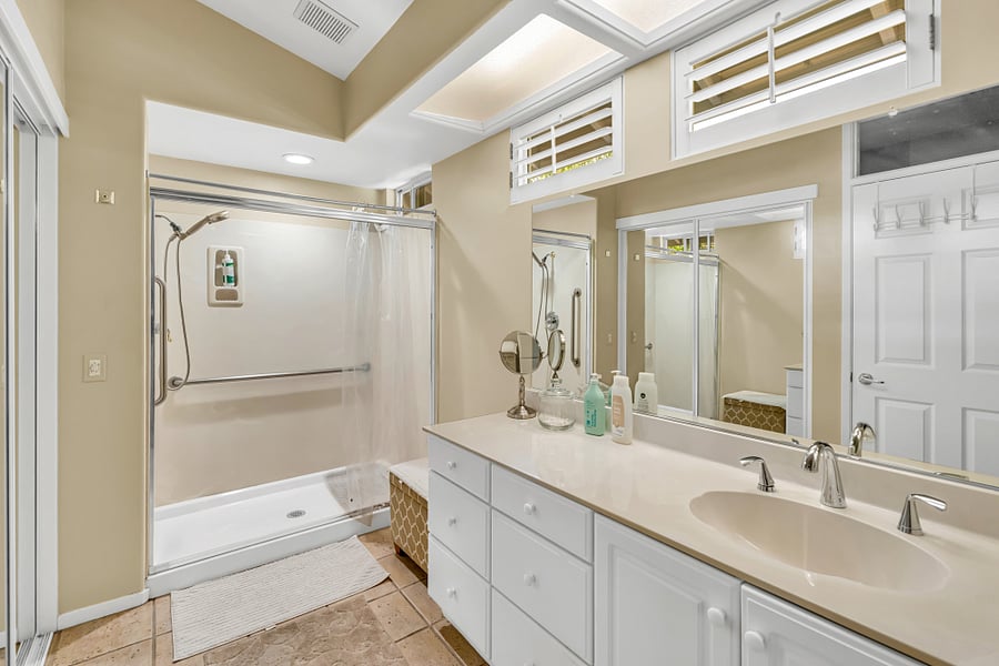 Master bedroom en suite
