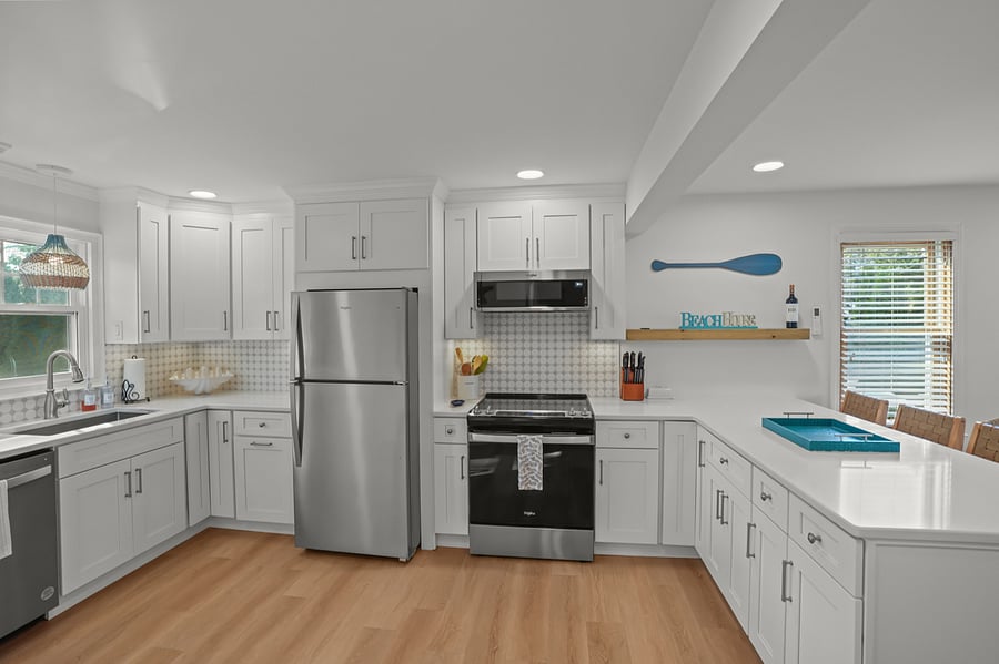 Full kitchen