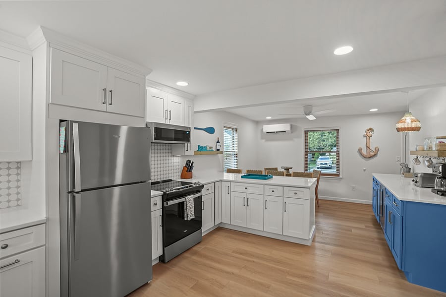 Full kitchen