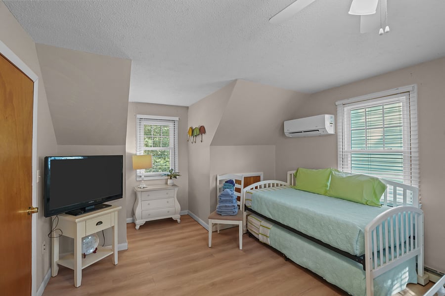 Upstairs bedroom with queen bed and a trundle bed with 2 twin beds