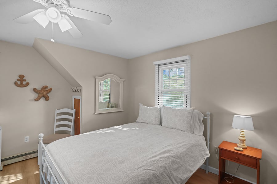 Upstairs bedroom with queen bed and a trundle bed with 2 twin beds