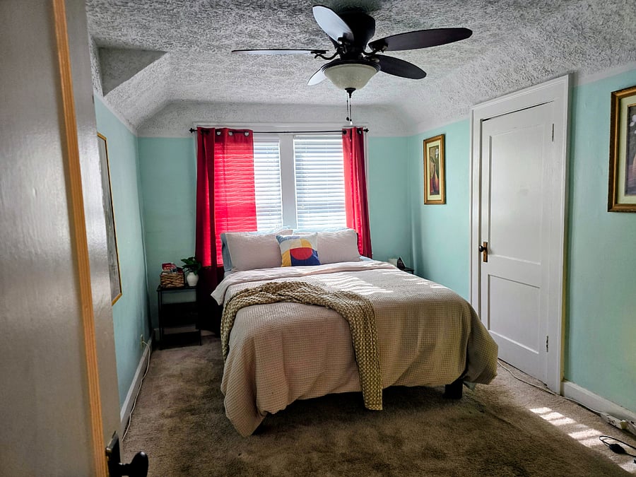 Queen Bedroom 