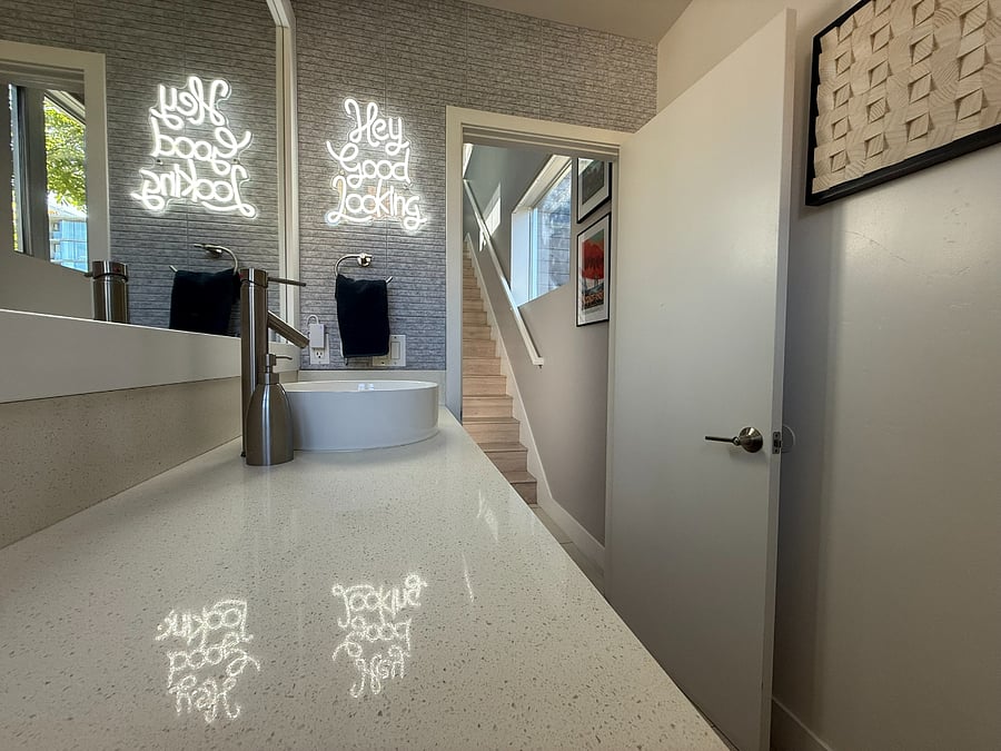 1/2 Bathroom 