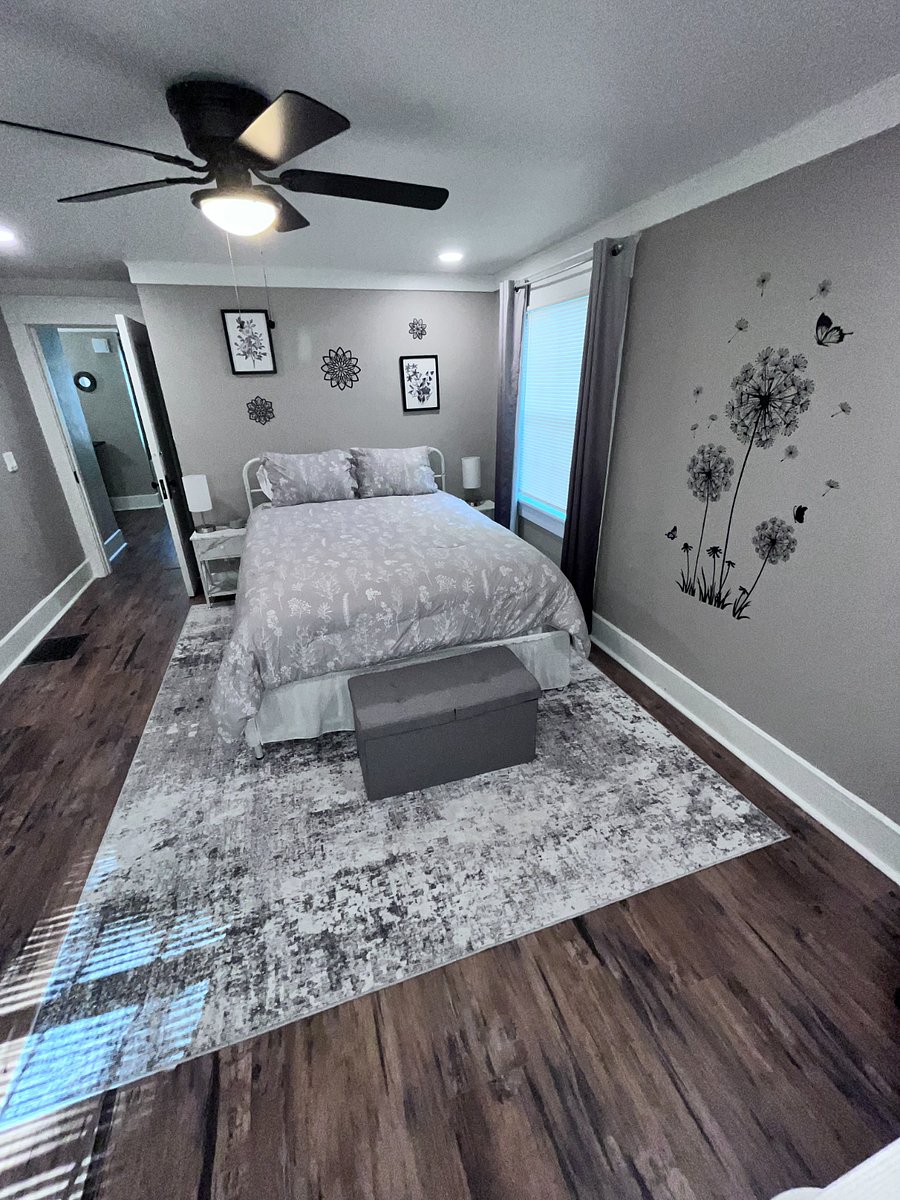 Queen size bedroom