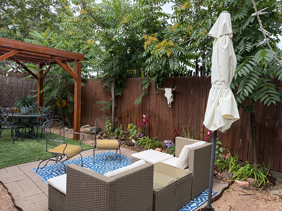 Pet-friendly backyard that is walking distance to the best of Santa Fe's attractions.